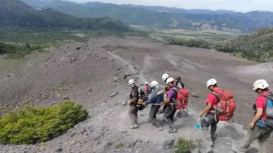 Los rescatistas intervinieron para salvar al escalador 