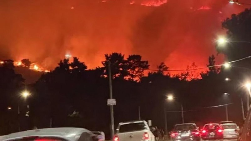 Tensin en Tandil por un incendio que devora todo a su paso