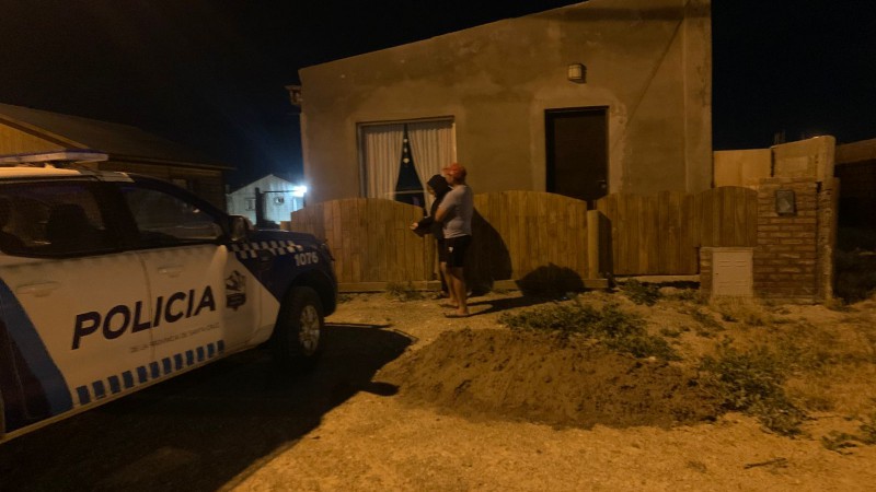 Santa Cruz: acus al vecino de que sus perros mataron a su gato y lo amenaz con un rifle 