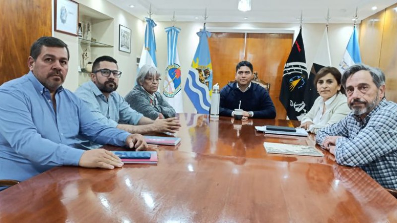 El gobernador Claudio Vidal recibi a la nueva conduccin del gremio docente ADOSAC