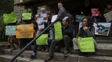 Trabajadores de Parques Nacionales reclamaron en Nahuel Huapi 