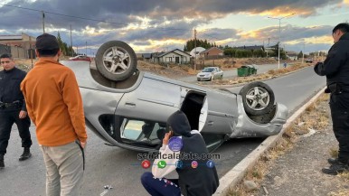 Joven chocó, generó un vuelco y se dio a la fuga