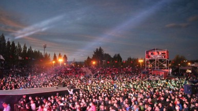 Shows artísticos, musicales y eventos en Santa Cruz: todo el cronograma de la fiesta con La Konga, Luck Ra, Abel Pintos y más 