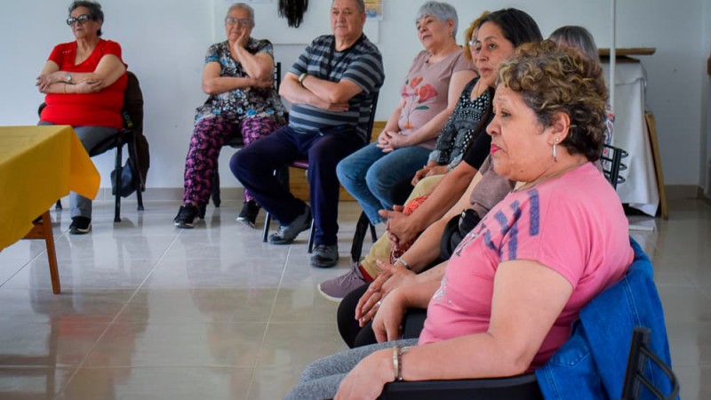 En verano, adultos mayores disfrutan de "Tardes Divertidas"