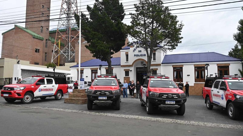 Bomberos de Santa Cruz tiene nuevas unidades de rescate: cmo son y a qu localidades irn  