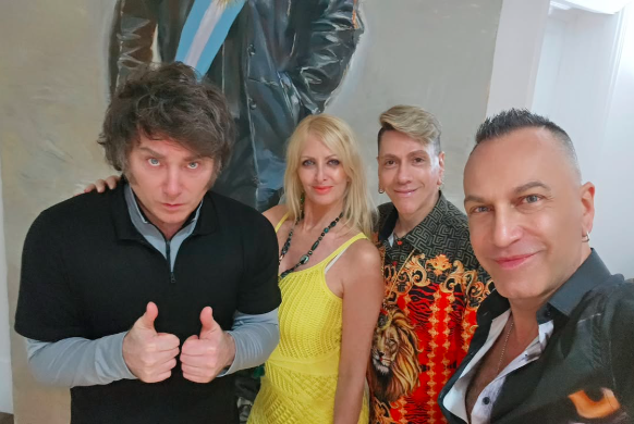 Javier Milei armó una galería en Olivos con retratos de sí mismo y en uno es un X-Men musculoso