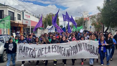 Un 8M con fisuras en Río Gallegos: la Comisión Organizadora marchó hasta Casa de Gobierno y más tarde lo hará la Mesa Feminista Independiente 